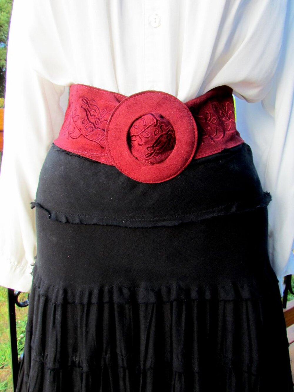 SUEDE BELT, BURGUNDY w EMBROIDERY, ROUND BUCKLE, BEAUTIFUL VINTAGE, ALL SIZES